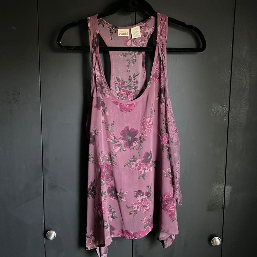 Mudd floral hi-low tank with lace back overlay.  Size Large